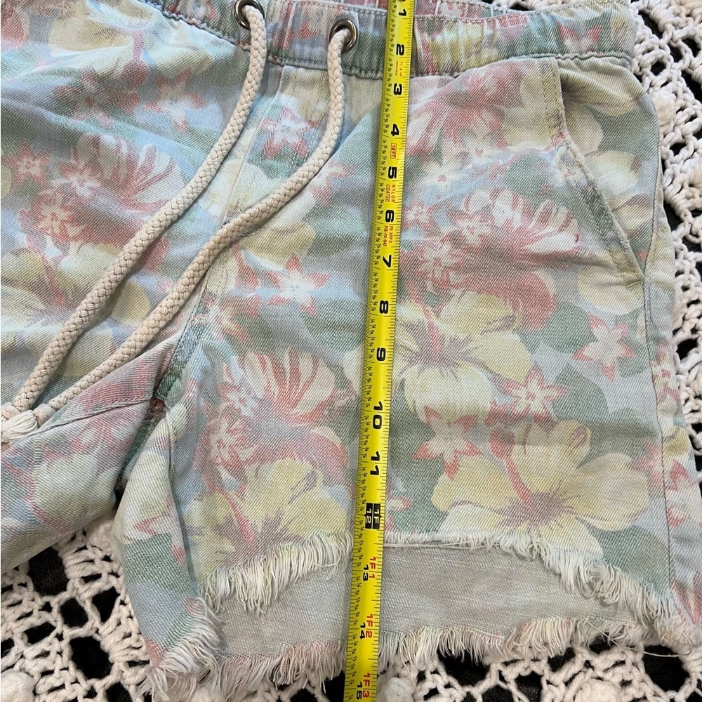 Aerie Elastic Tie Waist Faded Raw Edge Hawaiian Floral Shorts Size Small - Picture 8 of 9